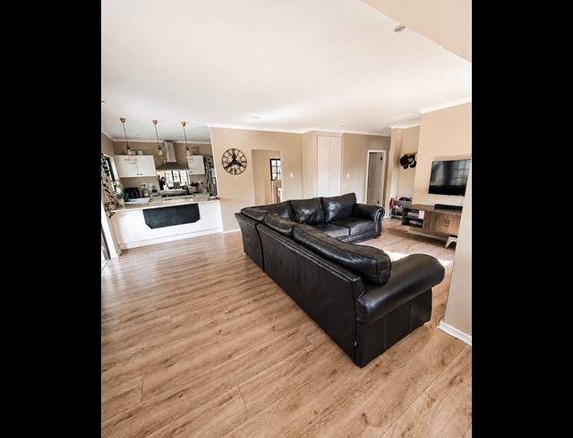 3 BEDROOM HOUSE FOR SALE IN CLIFTON HILL ESTATE